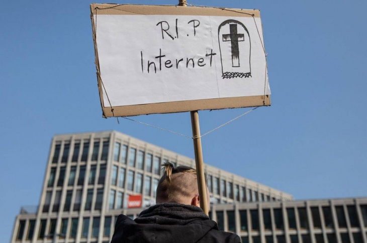 Internet está de luto Europa avala reforma de copyright 