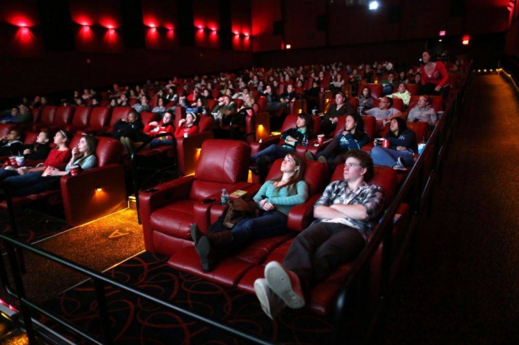 ¿Por qué conviene comprar boletos de cine en línea?