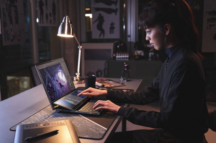 ROG lanza en CES 2022 la Zephyrus Duo 16, la laptop de doble pantalla más potente del mundo