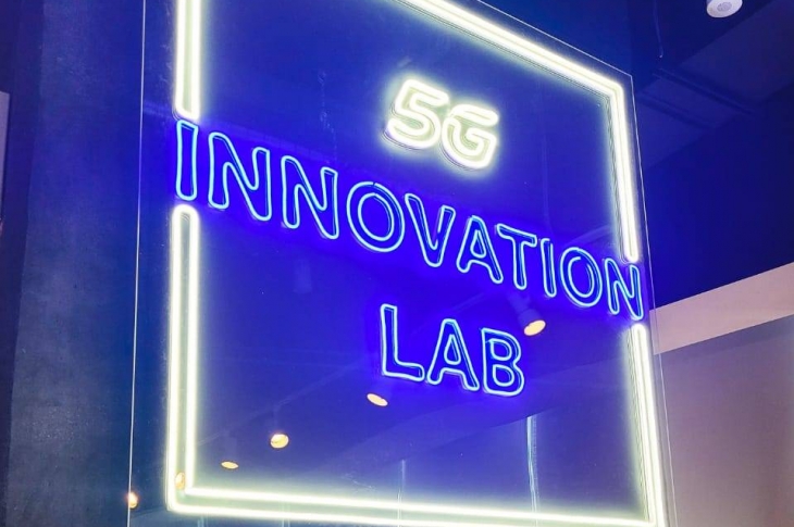 Autoridades del IFT conocen el Laboratorio de Innovación 5G de AT&T México