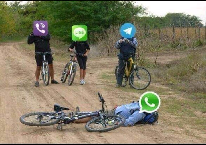 Memes de la caída de WhatsApp