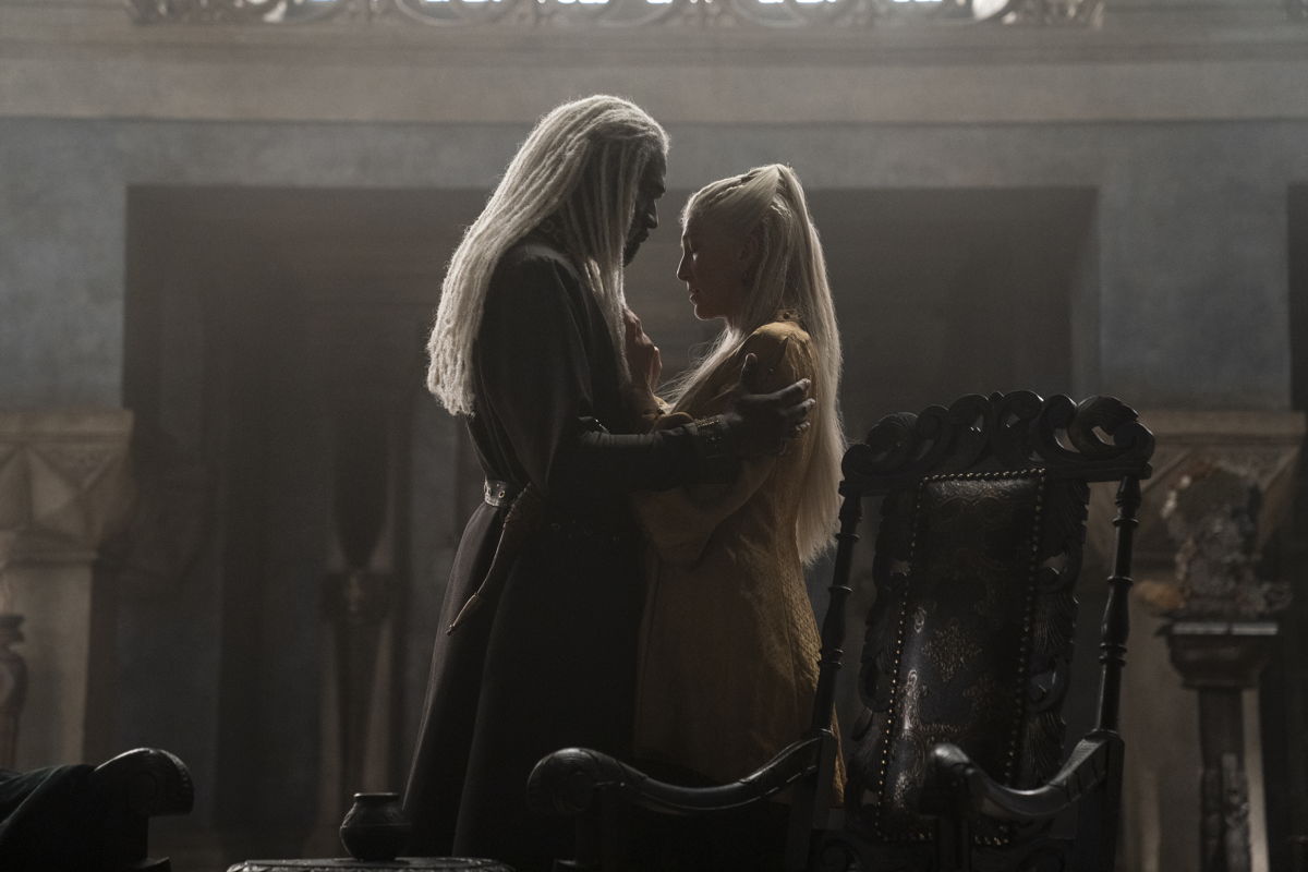 Eve Best como la princesa Rhaenys Targaryen