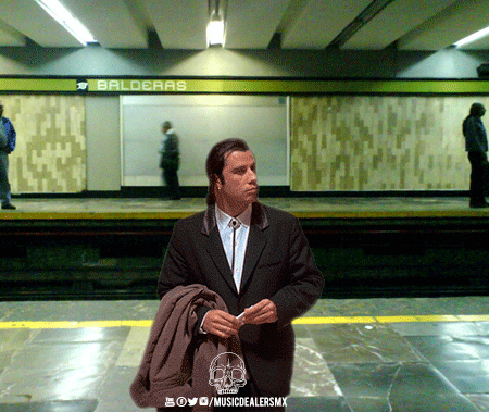 Confused Travolta en el metro