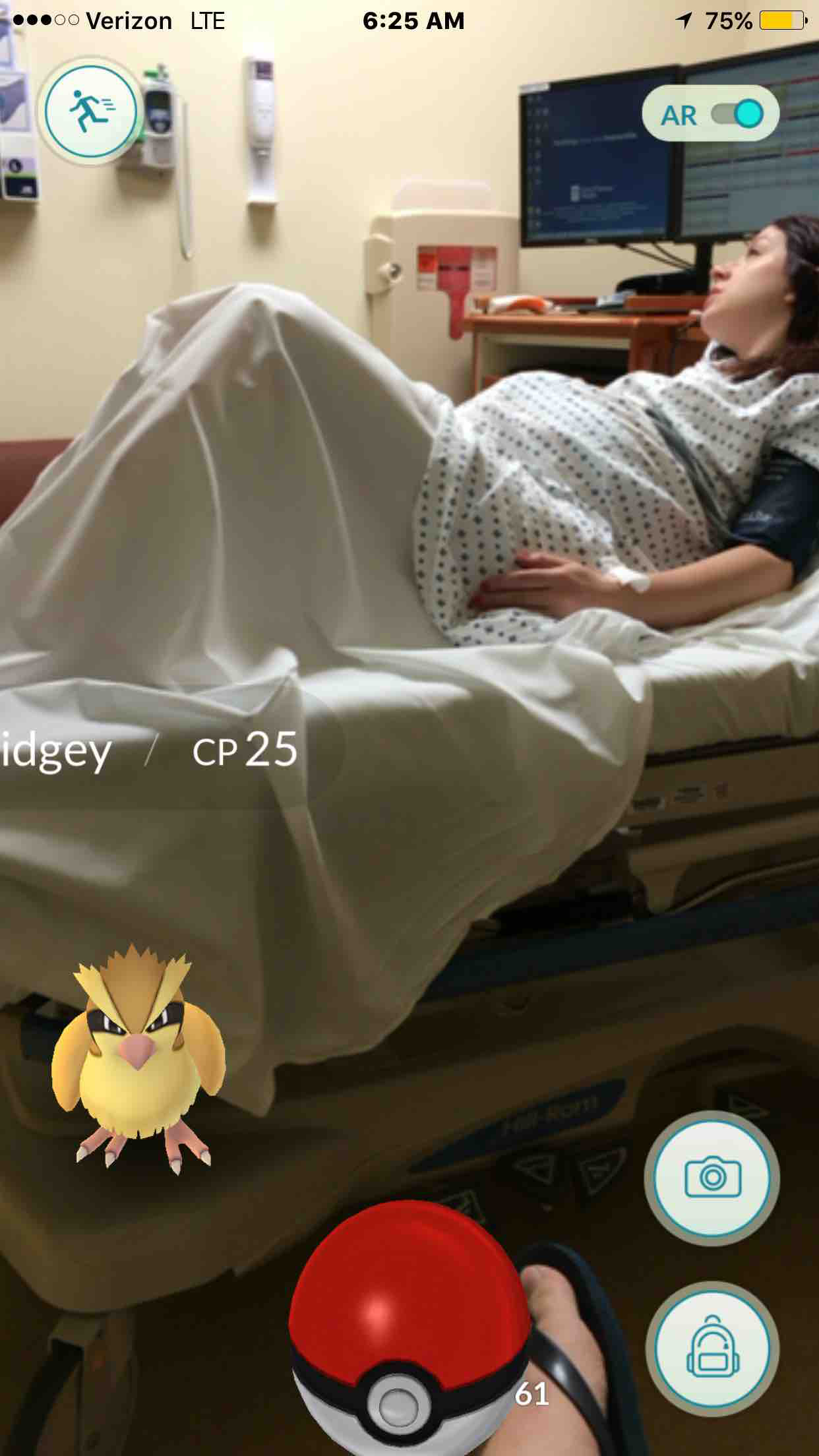 Atrapa Pokémon durante parto