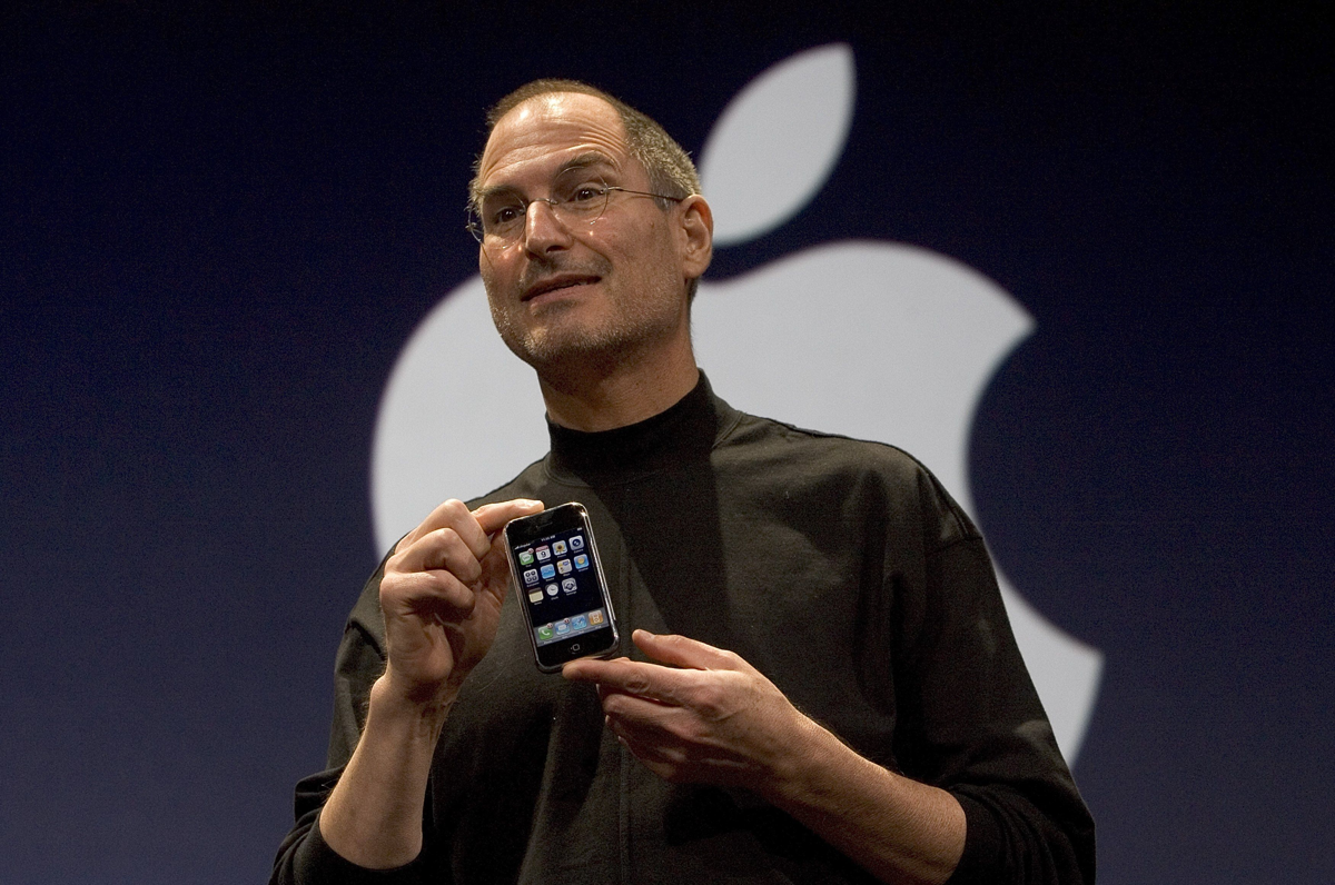 Steve Jobs presentando el iPhone de primera generación