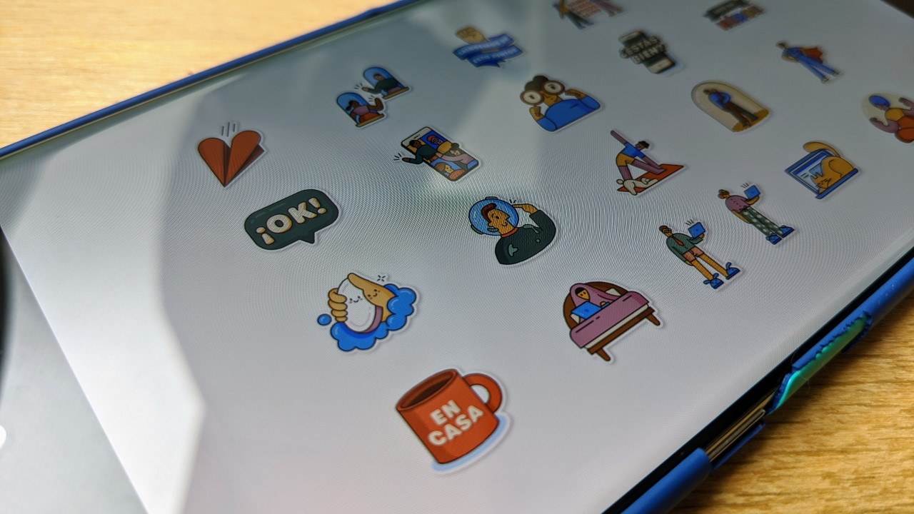 WhatsApp presenta stickers animados, códigos QR